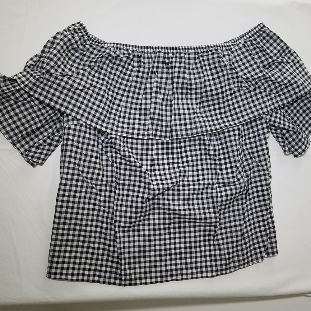 Blouse - Black and White Off-Shoulder